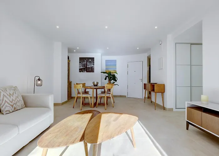 Stunning 1 Bedroom In Centre *