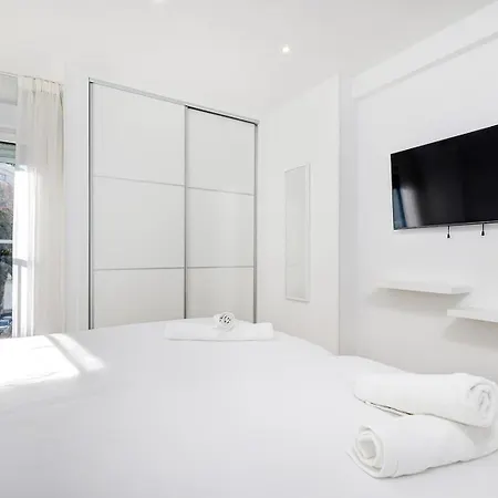 Apartment Stunning 1 Bedroom In Centre *