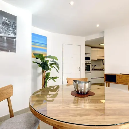 Stunning 1 Bedroom In Centre Apartment *