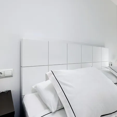 Stunning 1 Bedroom In Centre *